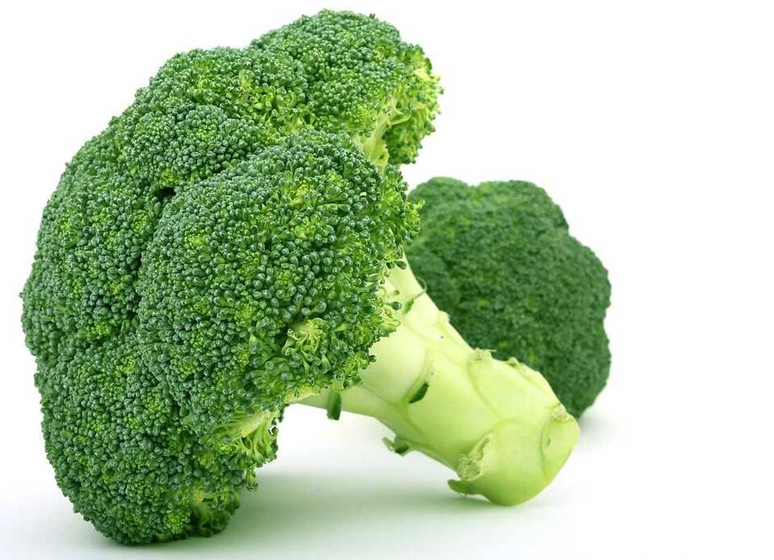 what does bad broccoli look like