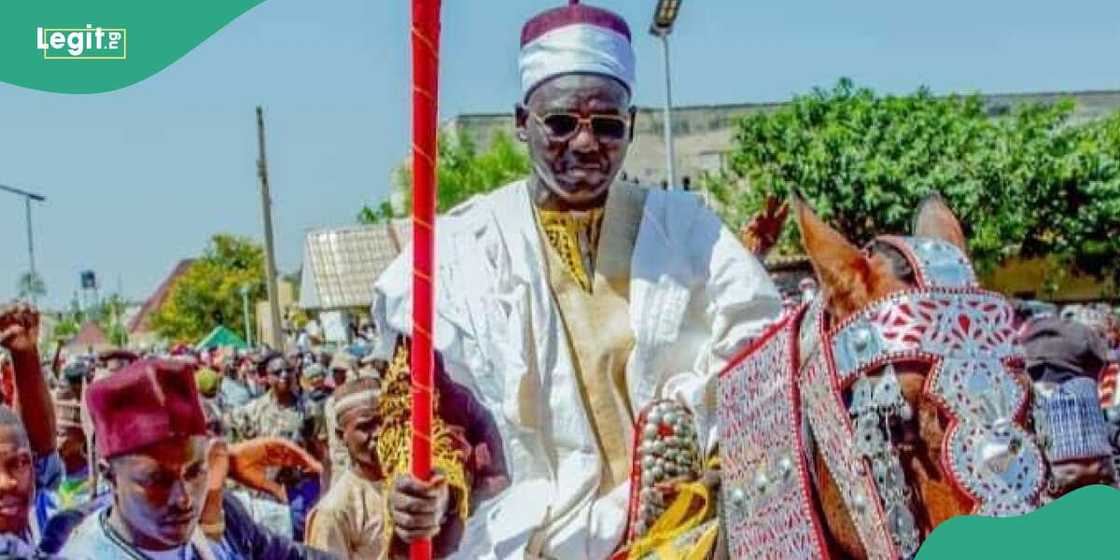 Sarkin Biu ya nadawa Buratai sarautar Betaran Biu