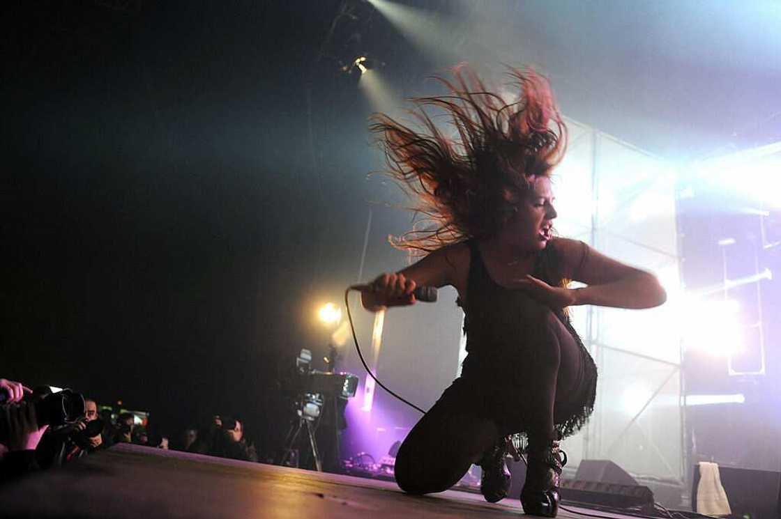 Izïa Higelin: biographie, compagnon, films, albums, photos Izïa Higelin: biographie, compagnon, films, albums, photos