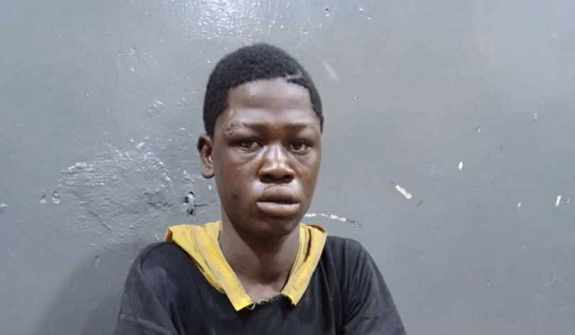 An kama ɗan shekara 19 da ake zargi da fashi da bindigar roba a Legas An kama ɗan shekara 19 da ake zargi da fashi da bindigar roba a Legas