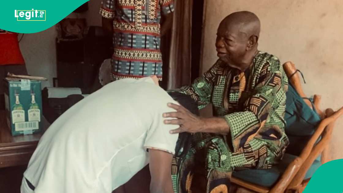 How Spenta worked as Gentleman Mike Ejeagha's lead guitarist. How Spenta worked as Gentleman Mike Ejeagha's lead guitarist.
