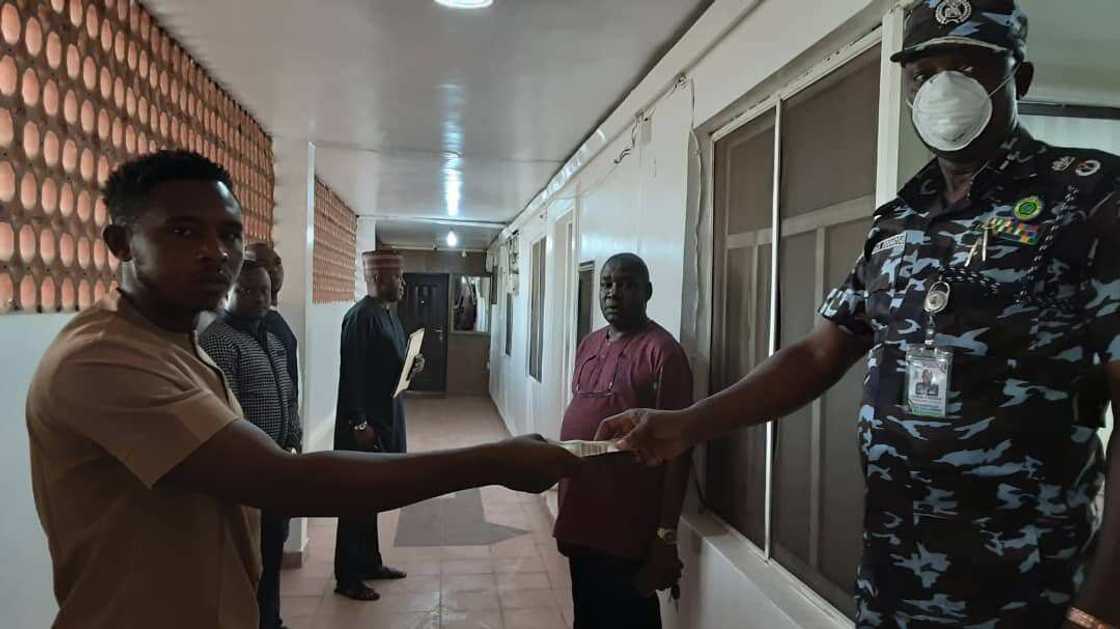 Mun mayarwa direban da dan sanda ya kwacewa N40,000 kudinsa - Hukuma Mun mayarwa direban da dan sanda ya kwacewa N40,000 kudinsa - Hukuma