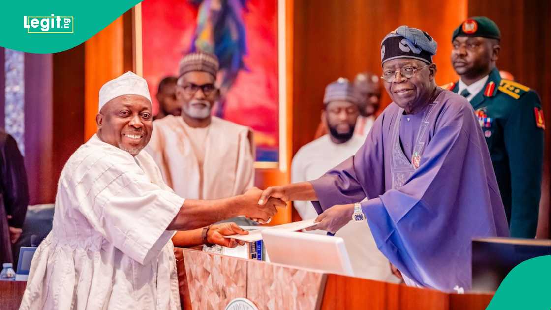 Jakadun kasashen waje sun kawo takardun aiki ga Shugaba Bola Tinubu a Abuja.