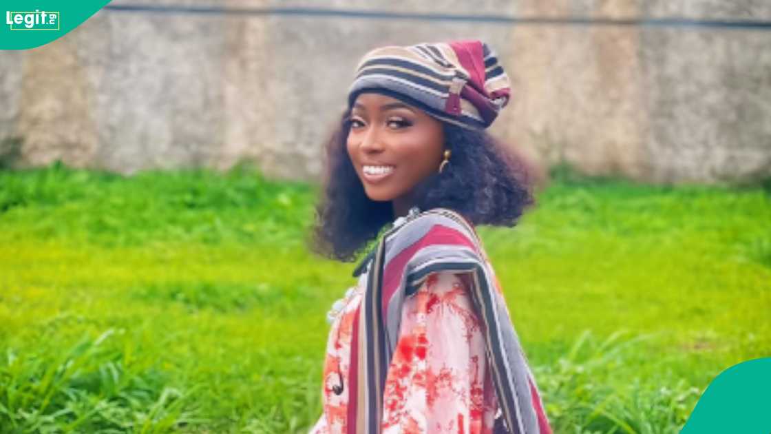 A single mother cries as she ends her relationship of 10 years. A single mother cries as she ends her relationship of 10 years.