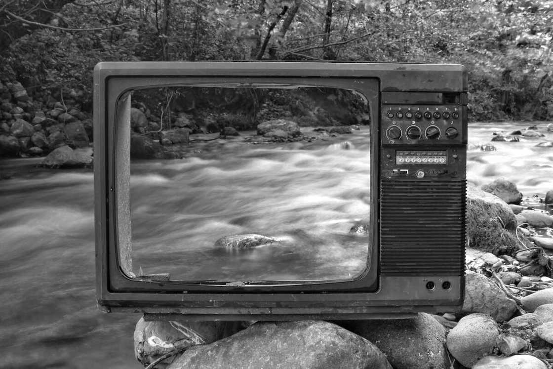 What to do with broken TV: ways to deal with the old appliance