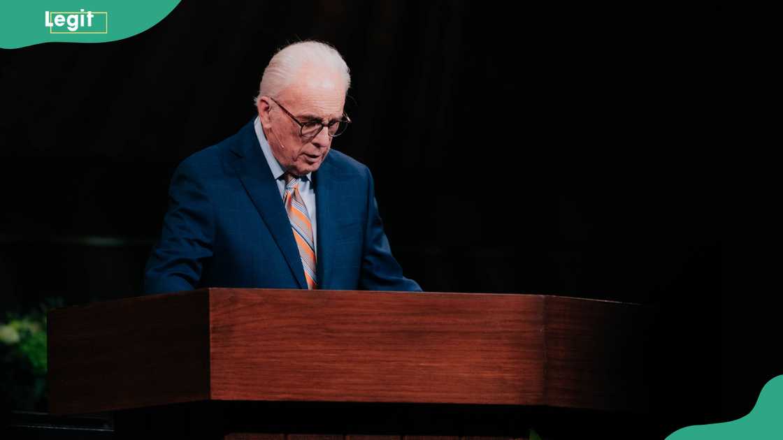 Pastor John F. MacArthur delivering a sermon for the Thanksgiving Communion Service Pastor John F. MacArthur delivering a sermon for the Thanksgiving Communion Service