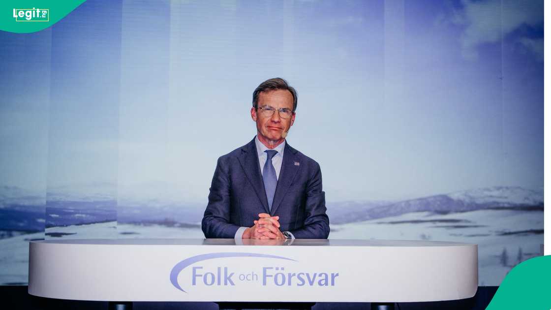 Eligible professionals apply for English-taught master’s programmes under the SI Scholarship 2026.