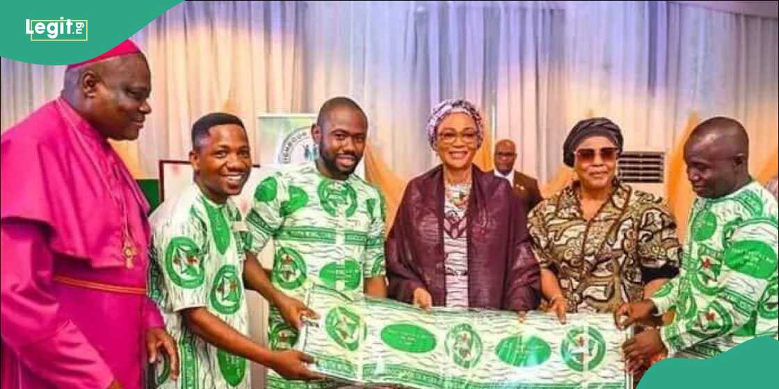 Guests celebrate Oluremi Tinubu’s 65th birthday with prayers and goodwill messages. Guests celebrate Oluremi Tinubu’s 65th birthday with prayers and goodwill messages.