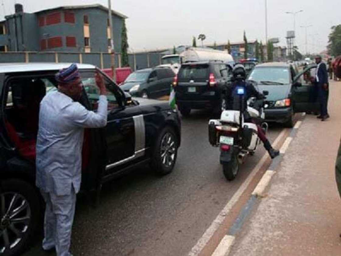 Ambode ya cafke jami’in Sojan Najeriya ya bi hannun da bai dace ba