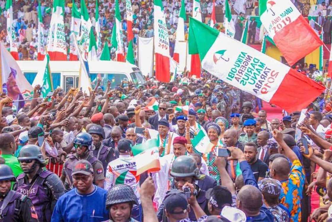 Gwamnan jihar Taraba; Ishaku Darius yayin fasa taro a yakin neman zaben Atiku Gwamnan jihar Taraba; Ishaku Darius yayin fasa taro a yakin neman zaben Atiku