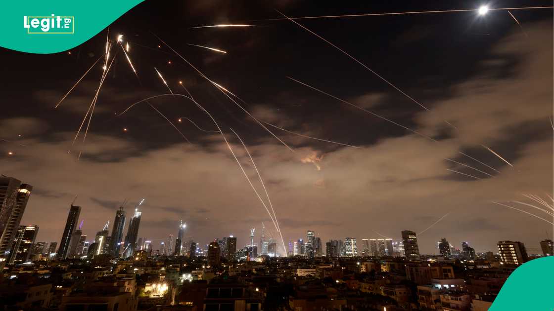 Iran ta kai hare-hare a safiyar Litinin kan birnin Tel Aviv na kasar Isra'ila, an ce mutum 8 sun mutu Iran ta kai hare-hare a safiyar Litinin kan birnin Tel Aviv na kasar Isra'ila, an ce mutum 8 sun mutu