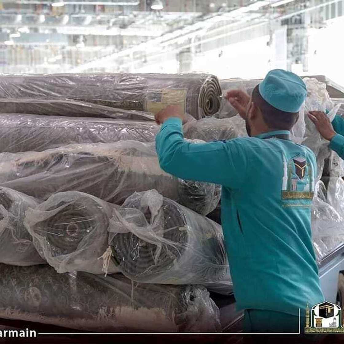 Babbar magana: An nade kafet din Masallacin Harami a Saudiyya saboda coronavirus Babbar magana: An nade kafet din Masallacin Harami a Saudiyya saboda coronavirus