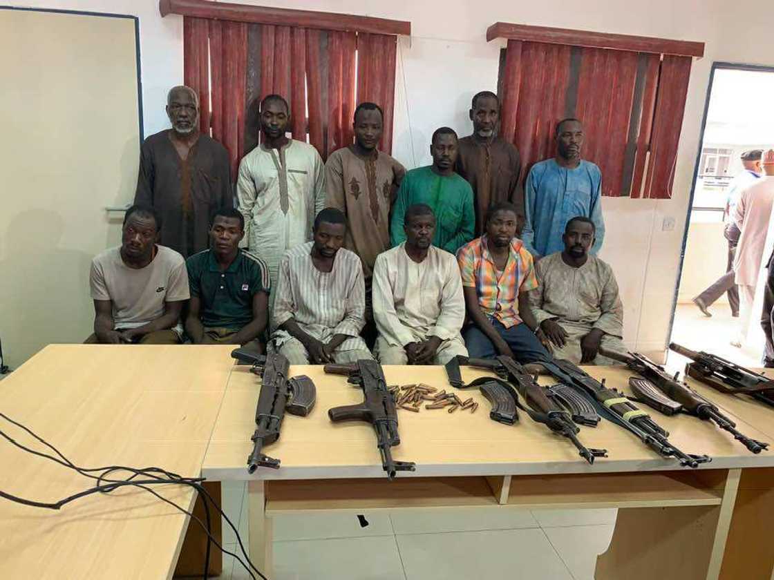 Da duminsa: An damke wadanda suka sace yan biyun jihar Zamfara (Kalli Hotuna da jerin sunayensu) Da duminsa: An damke wadanda suka sace yan biyun jihar Zamfara (Kalli Hotuna da jerin sunayensu)