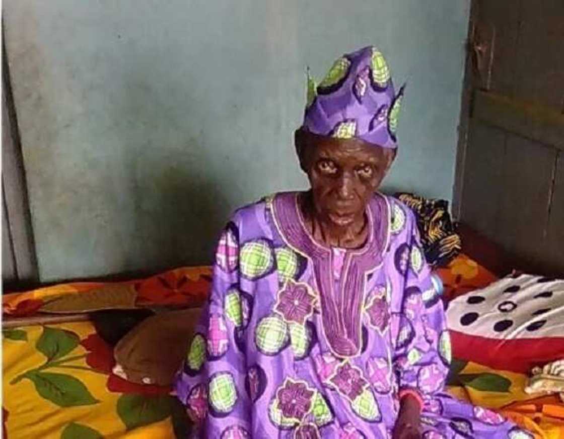 Sarki mai shekaru 141 ya rasu a Najeriya Sarki mai shekaru 141 ya rasu a Najeriya