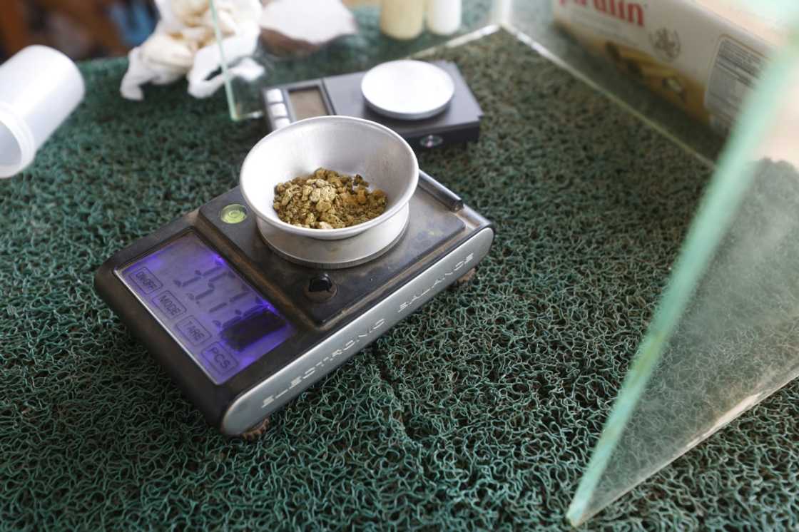 Unlike Venezuela's battered currency, gold does not depreciate, and residents of the country's mining town of El Dorado use the precious metal in their daily commerce Unlike Venezuela's battered currency, gold does not depreciate, and residents of the country's mining town of El Dorado use the precious metal in their daily commerce