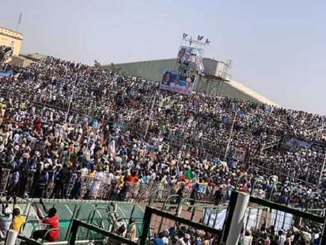 Yanzu Yanzu: Filin wasa na Sani Abacha ya zama babu masaka tsinke tun kafin isowar Buhari filin taro Yanzu Yanzu: Filin wasa na Sani Abacha ya zama babu masaka tsinke tun kafin isowar Buhari filin taro