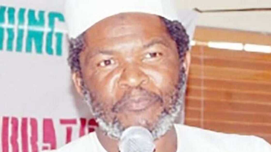 Kwamitin Ulama ya nuna rashin amincewa da umarnin Ganduje a kan bude Masallatai a Kano Kwamitin Ulama ya nuna rashin amincewa da umarnin Ganduje a kan bude Masallatai a Kano