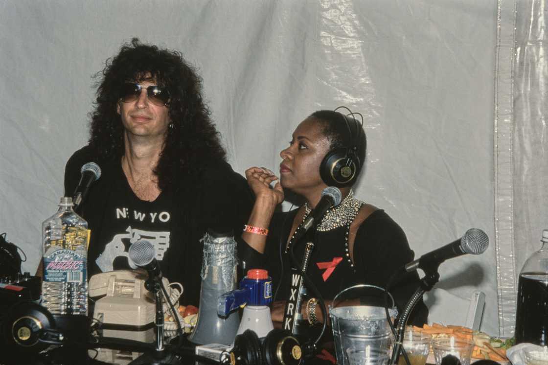 Howard Stern and Robin Quivers record The Howard Stern Show at WXRK in 1995 Howard Stern and Robin Quivers record The Howard Stern Show at WXRK in 1995