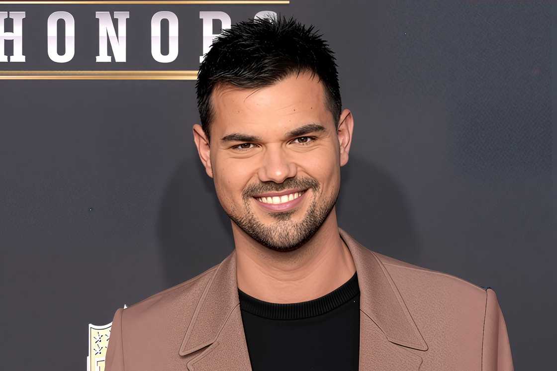 Taylor Lautner pose at the 13th Annual NFL Honours at Resorts World Theatre