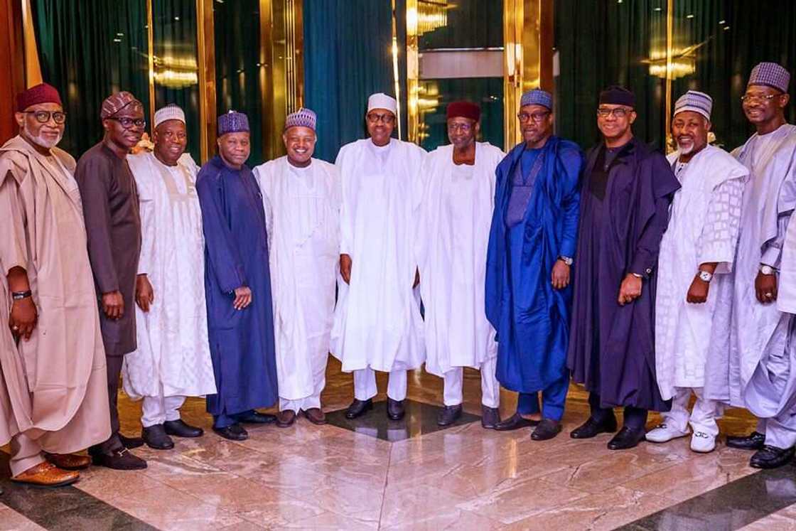 Oshiomhole: Buhari ya shiga ganawar sirri da gwamnonin APC 16 Oshiomhole: Buhari ya shiga ganawar sirri da gwamnonin APC 16