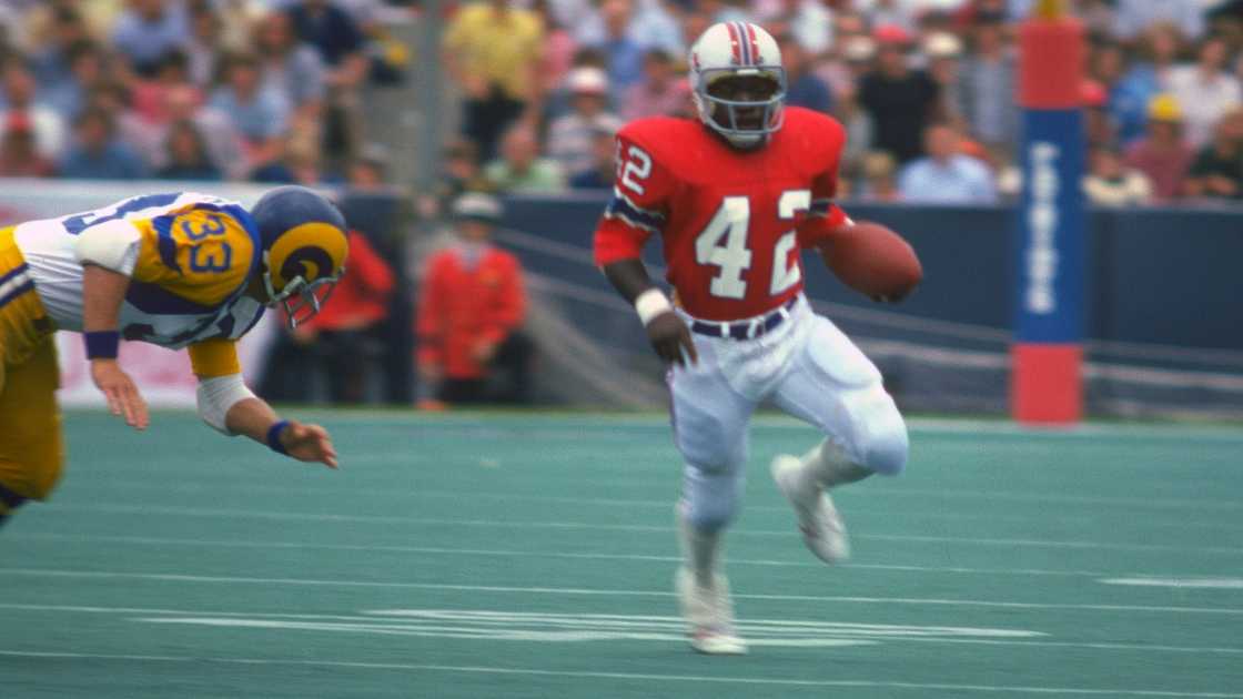 Mack Herron of the New England Patriots runs with the ball