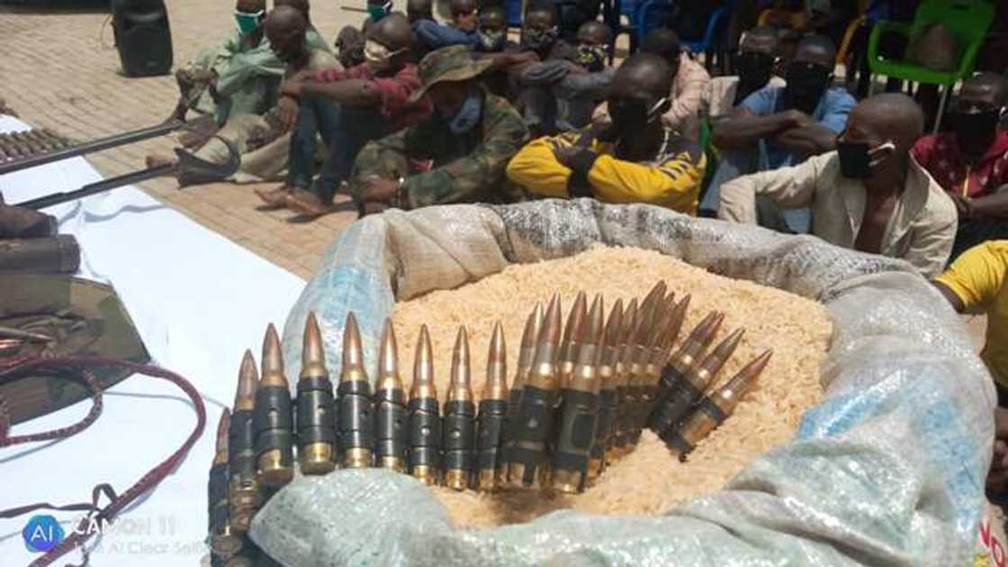 Cikin hotuna: Rundunar 'yan sanda ta yi bajakolin dilolin makamai da masu garkuwa da mutane Cikin hotuna: Rundunar 'yan sanda ta yi bajakolin dilolin makamai da masu garkuwa da mutane