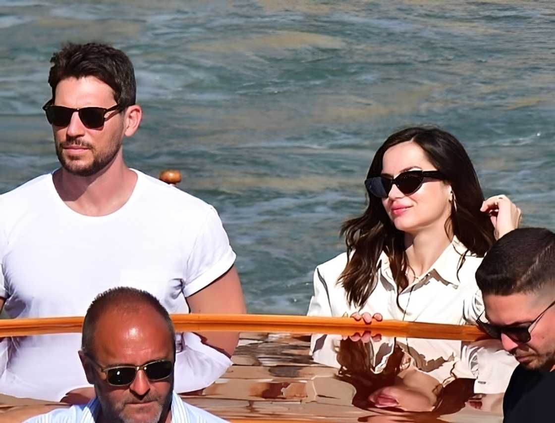 Ana de Armas and Paul Boukadakis in a water taxi Ana de Armas and Paul Boukadakis in a water taxi