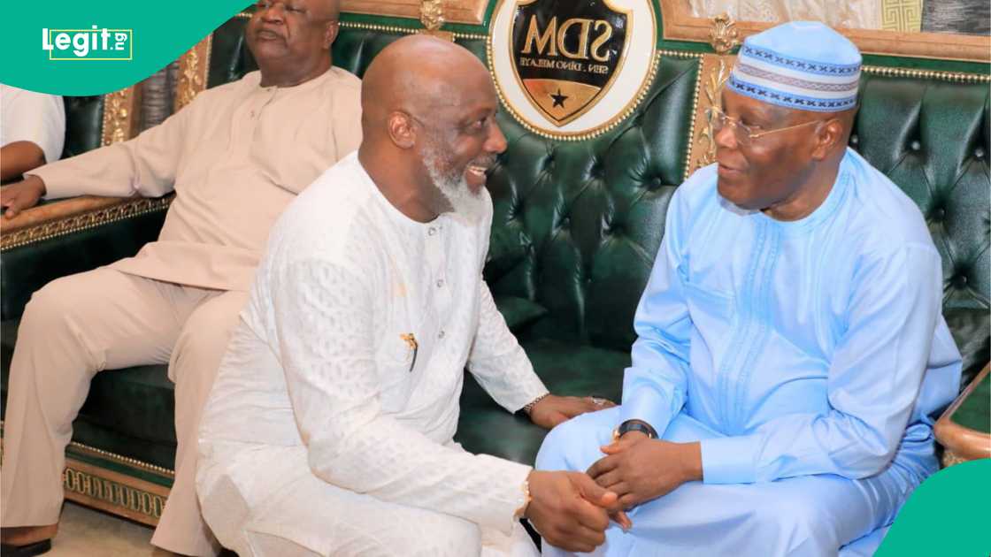 Dino Melaye da wasu na hannun daman Atiku 2 sun fice daga PDP zuwa ADC Dino Melaye da wasu na hannun daman Atiku 2 sun fice daga PDP zuwa ADC