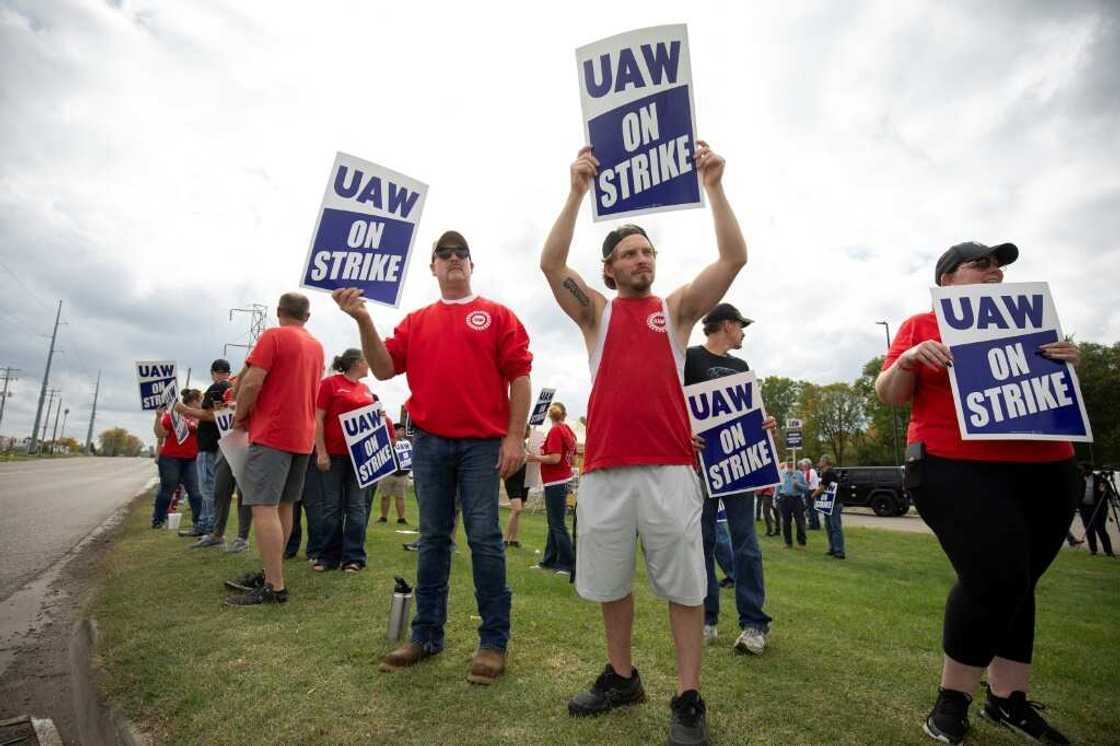 General Motors and the United Auto Workers union have come to an in-principle deal on a new labor contract after weeks of striking, according to a source close to negotiations General Motors and the United Auto Workers union have come to an in-principle deal on a new labor contract after weeks of striking, according to a source close to negotiations