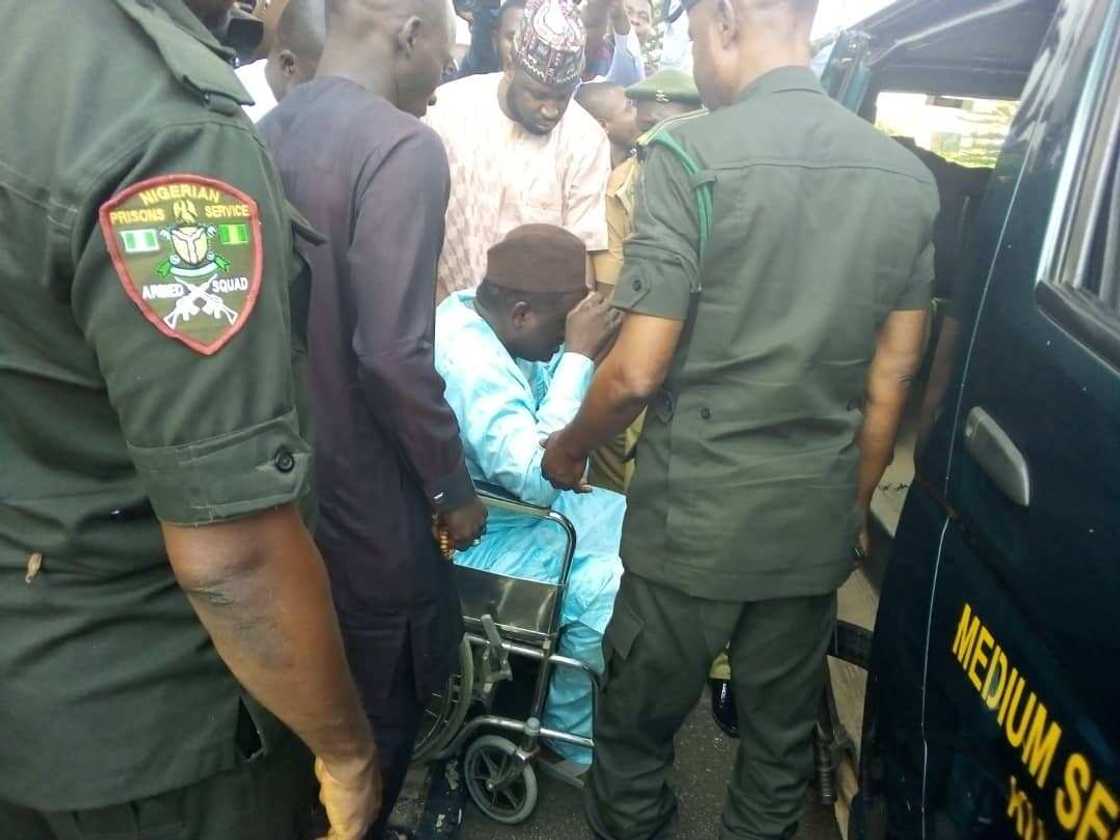 Sanatan APC daga arewa ya amince zai karbi belin Maina Sanatan APC daga arewa ya amince zai karbi belin Maina