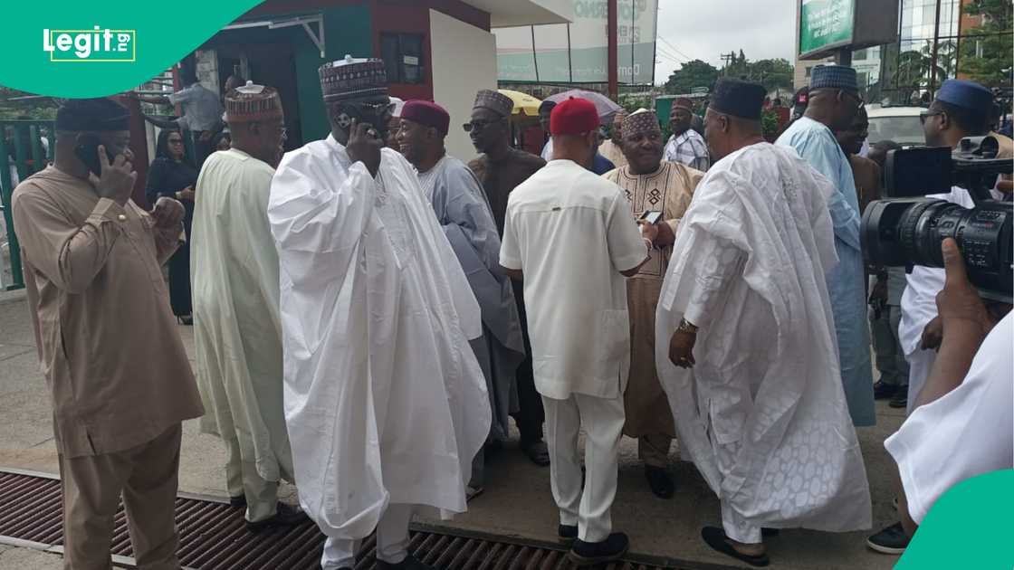 Jami'an tsaor sun koro mabobin kwamitin amintattun PDP daga sakatariyar jam'iyyar gabanin taron NEC Jami'an tsaor sun koro mabobin kwamitin amintattun PDP daga sakatariyar jam'iyyar gabanin taron NEC