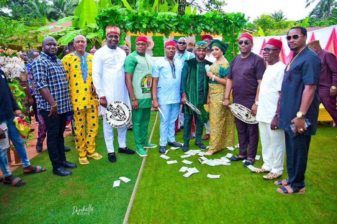 Soyayyar Facebook: Ma'auratan da suka hadu a Facebook, sun bayyana firarsu ta farko Soyayyar Facebook: Ma'auratan da suka hadu a Facebook, sun bayyana firarsu ta farko