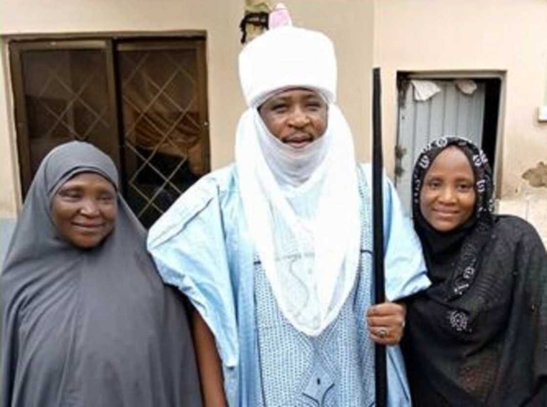 Mun rabu da mahaifiyata lafiya, Mawaki Ala yace yayin da yake zubda hawaye Mun rabu da mahaifiyata lafiya, Mawaki Ala yace yayin da yake zubda hawaye