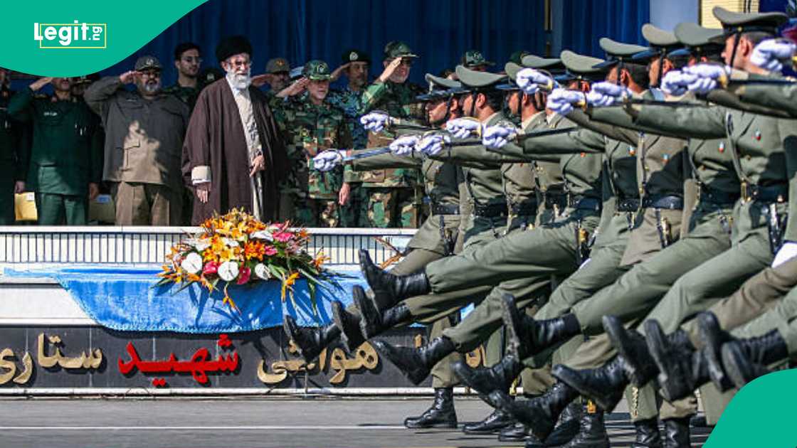 Sojojin Iran yayin wani fareti a shekarun baya Sojojin Iran yayin wani fareti a shekarun baya
