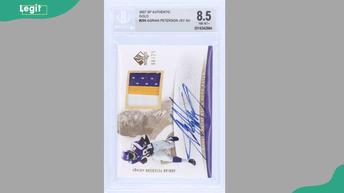 2007 SP Authentic Adrian Peterson Rookie Patch Autograph #252 2007 SP Authentic Adrian Peterson Rookie Patch Autograph #252