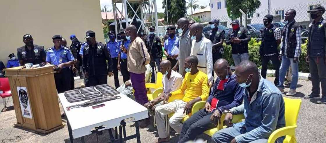 Wadanda ake zargin sun sanar da dalilinsu na sacewa da sheke mahaifin tsohon gwamna Wadanda ake zargin sun sanar da dalilinsu na sacewa da sheke mahaifin tsohon gwamna