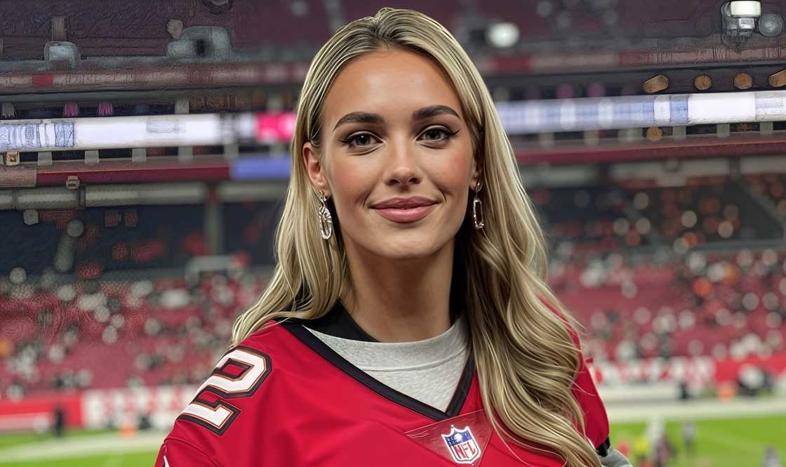 Victor Rájek poses in a Tampa Bay Buccaneers jersey