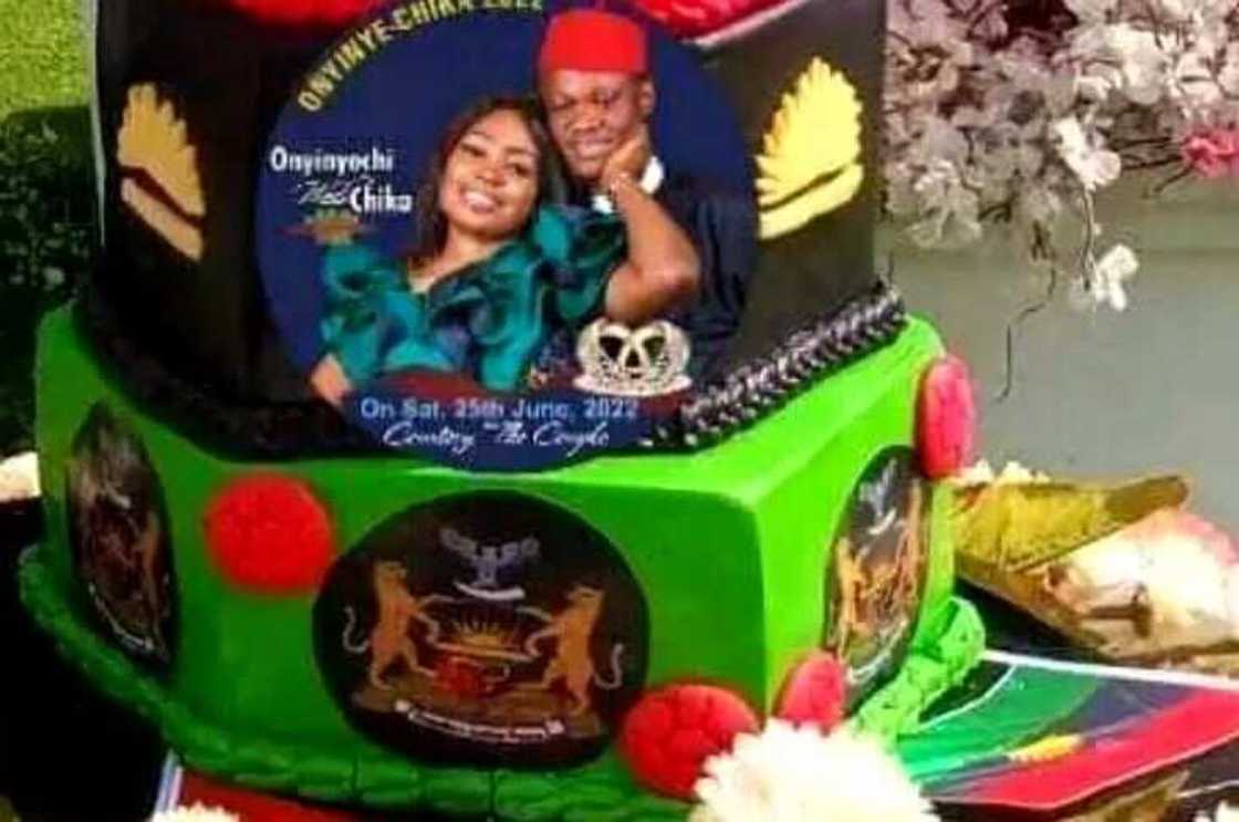 PDP chieftain designs cake with Biafran logo PDP chieftain designs cake with Biafran logo
