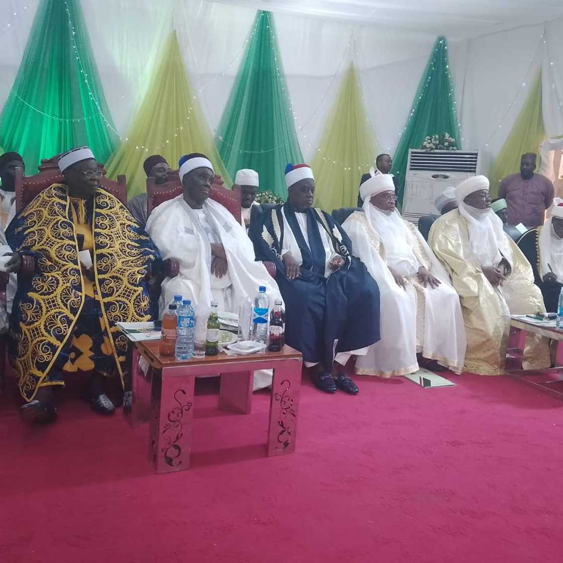 Wasu sarakunan da suka halarci taro kan tsaro a Borno Wasu sarakunan da suka halarci taro kan tsaro a Borno