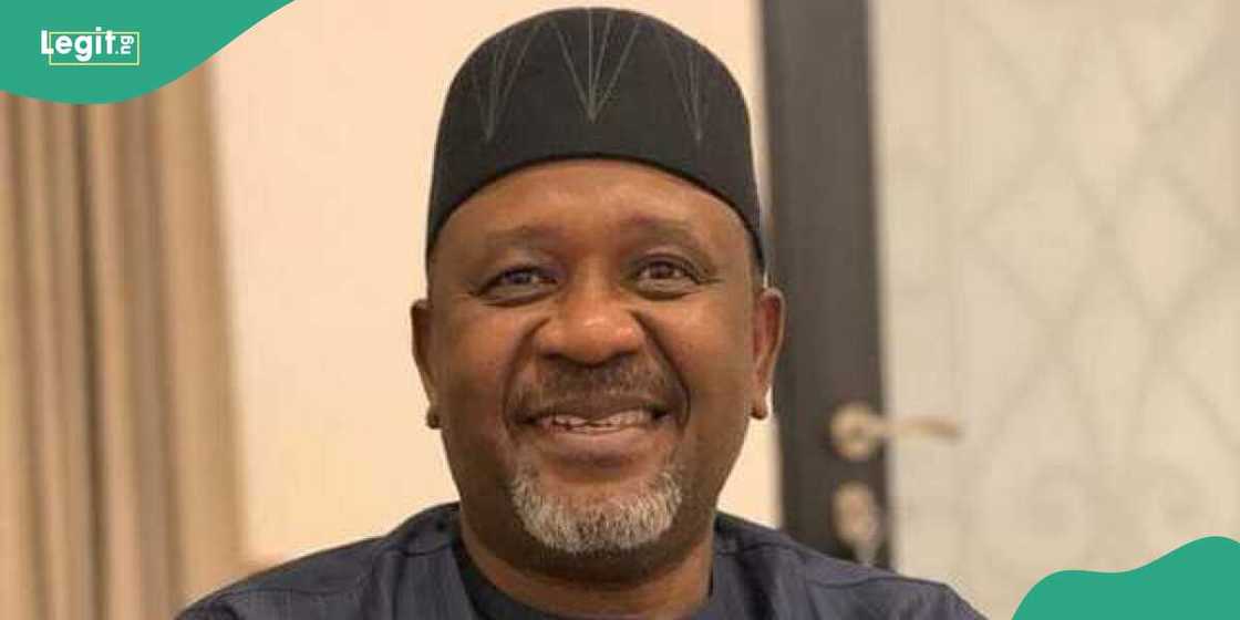 Jigon PDP ya yi abin alheri bayan gwangwaje 'yan jam'iyyarsa da makudan kudi Jigon PDP ya yi abin alheri bayan gwangwaje 'yan jam'iyyarsa da makudan kudi