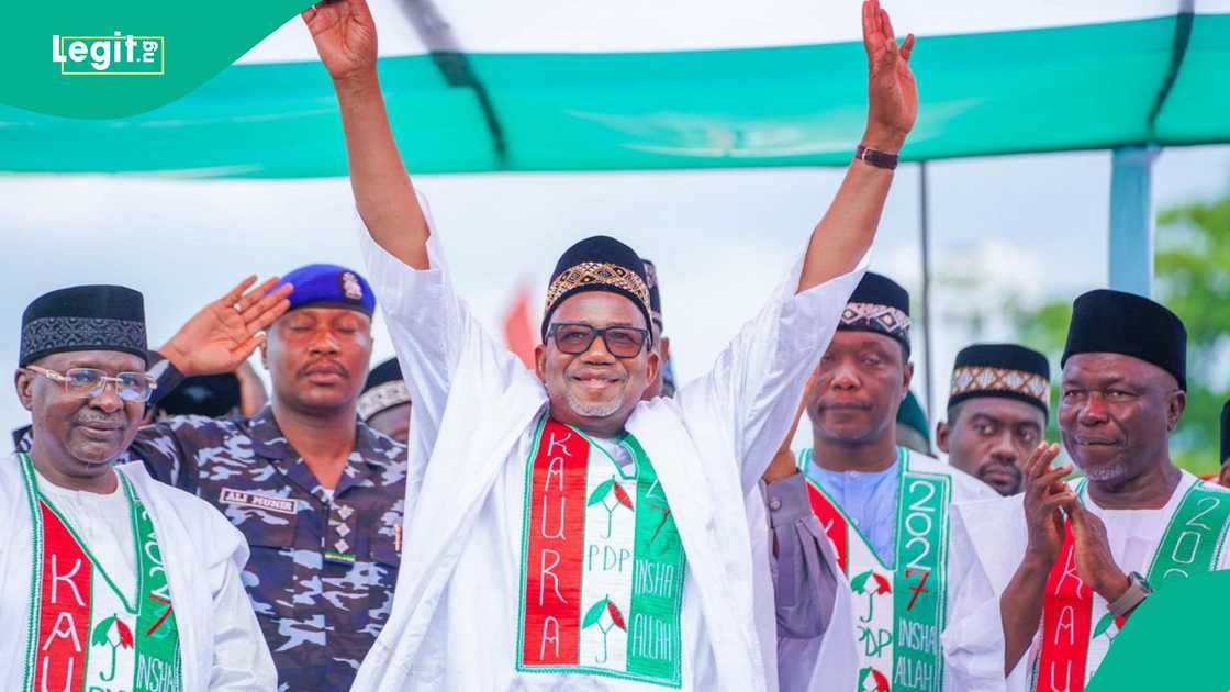 Gwamna ya jika yan jiharsa da mukamin hadimai 168 Gwamna ya jika yan jiharsa da mukamin hadimai 168