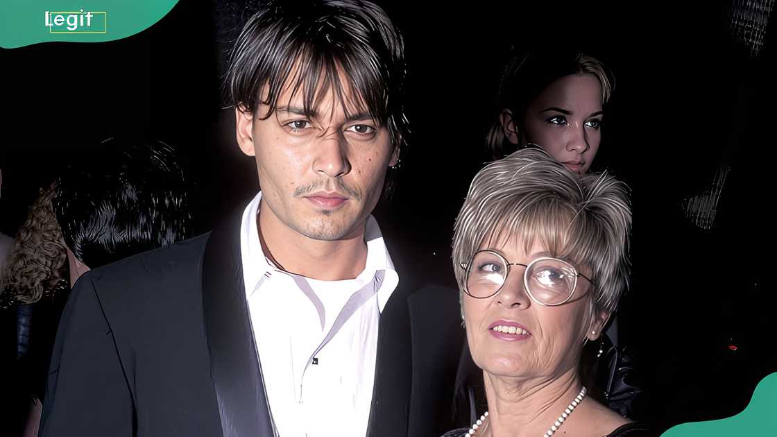 Johnny with his sister Debbie Depp in an event Johnny with his sister Debbie Depp in an event