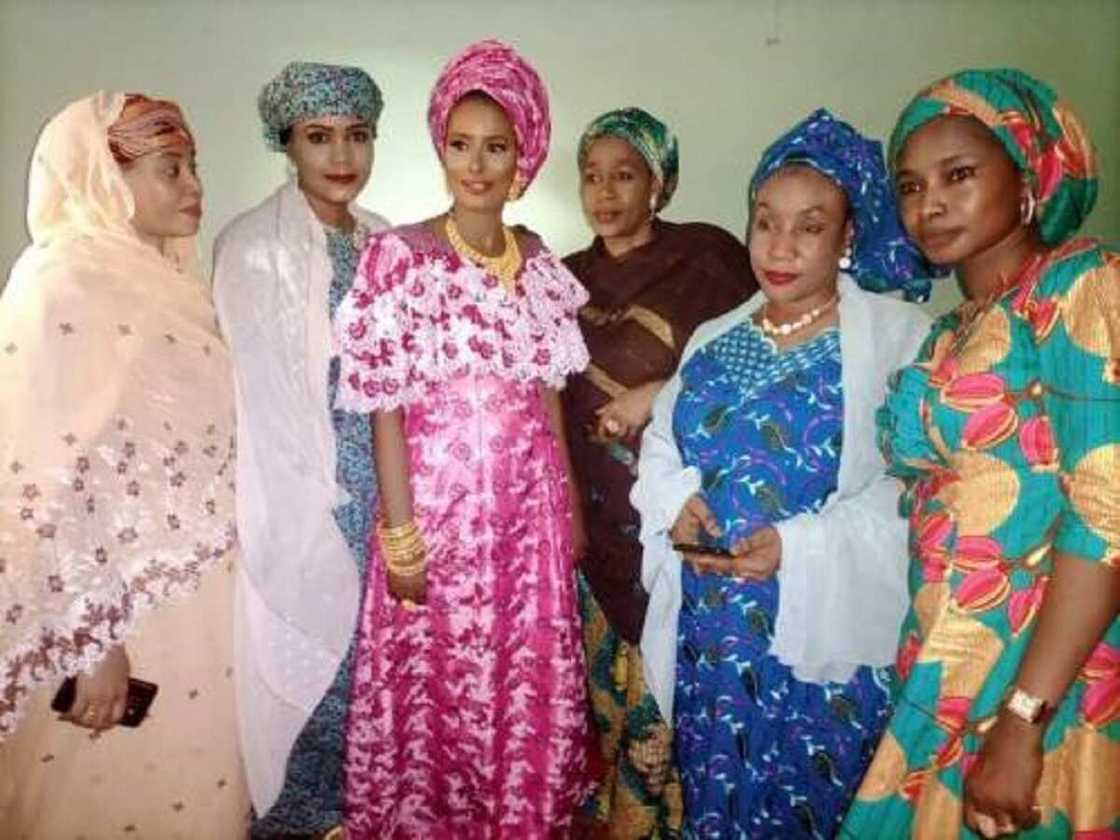 Hotunan zukekiyar Shuwa Arab da Sanata Ahmed Lawan yayi wuff da ita Hotunan zukekiyar Shuwa Arab da Sanata Ahmed Lawan yayi wuff da ita