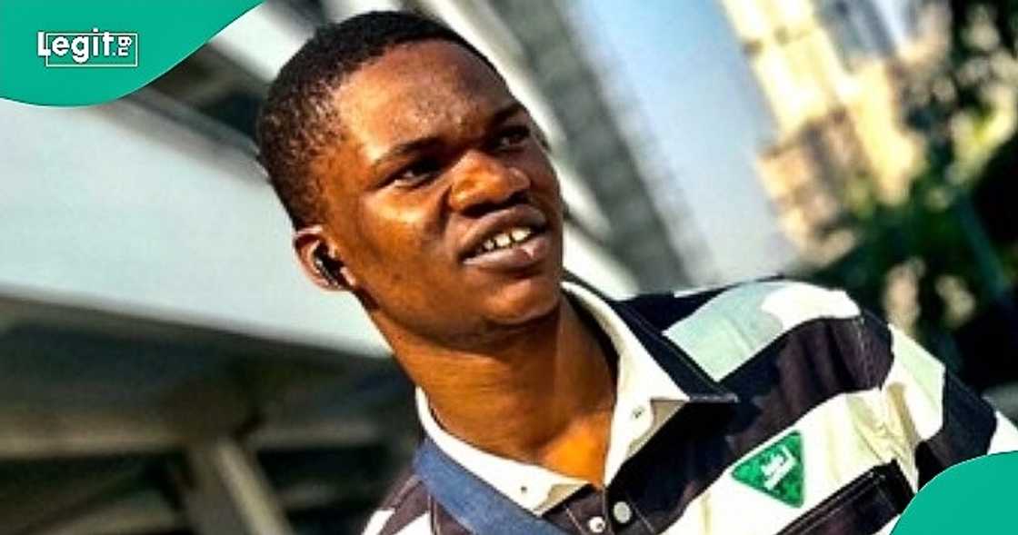 Nigerian man expresses anger at school for giving a mattress to a graduating pupil. Nigerian man expresses anger at school for giving a mattress to a graduating pupil.