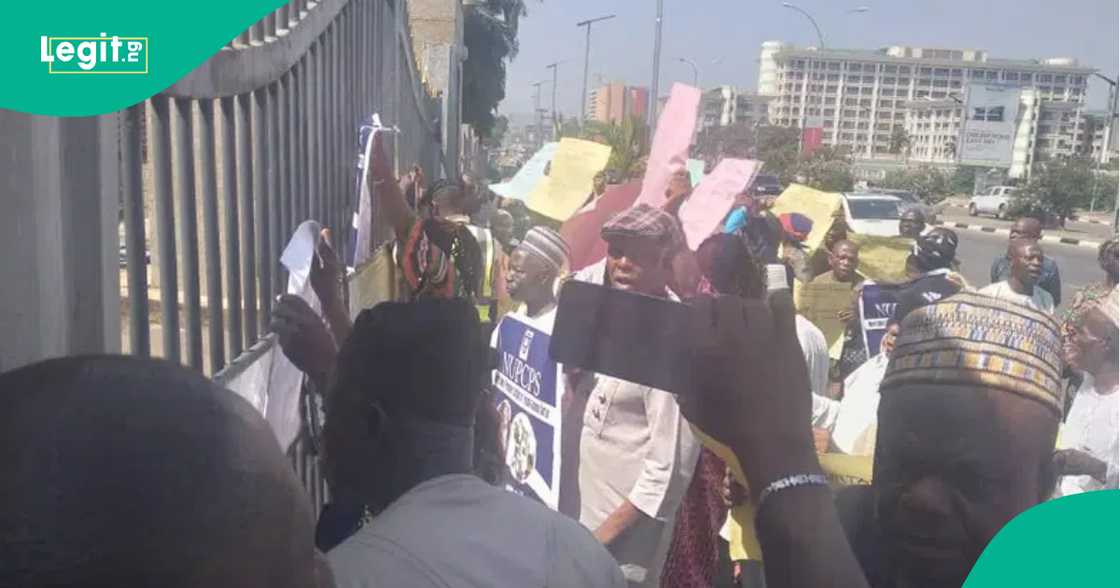 Yan fansho. Yan fansho.