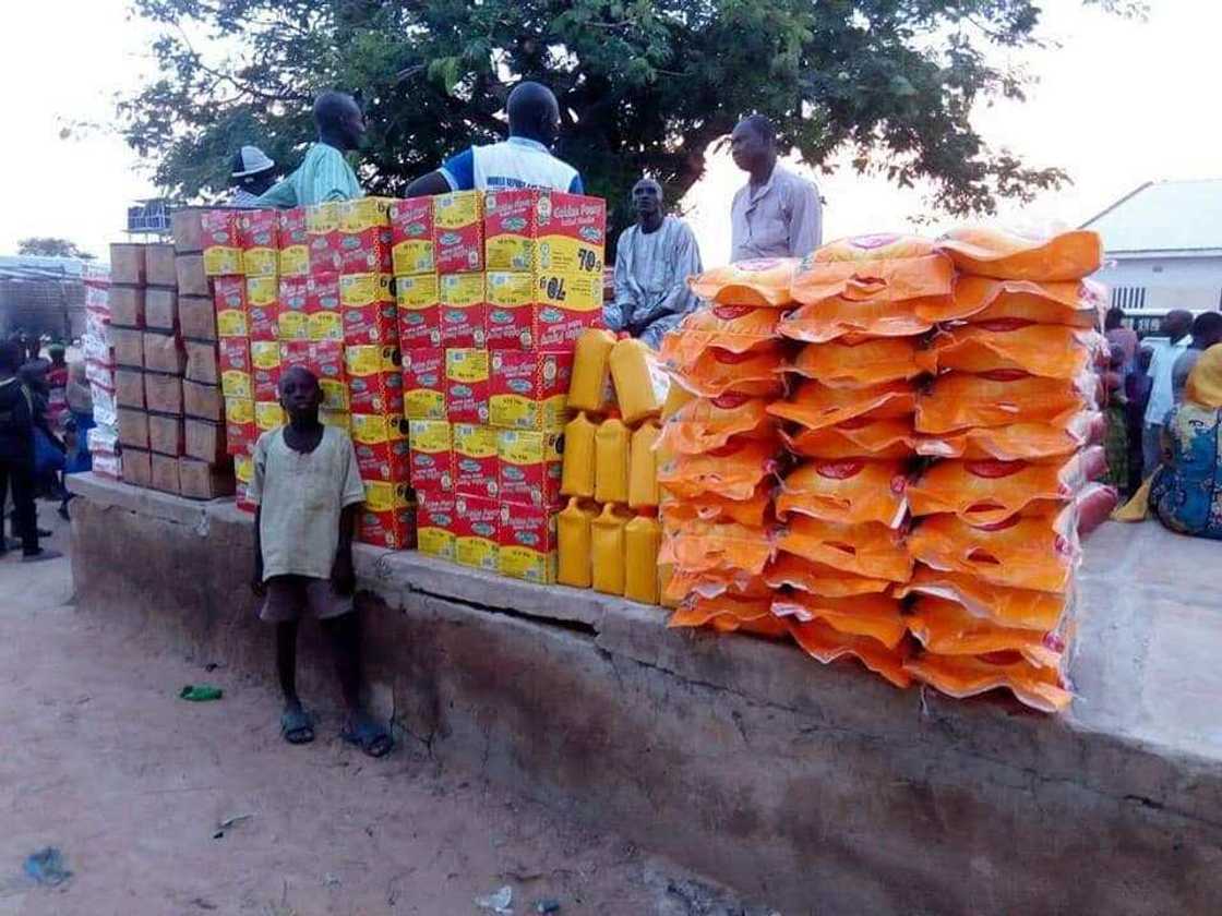 Atiku Abubakar yayiwa 'yan gudun hijirar Zamfara kyautar ban mamaki Atiku Abubakar yayiwa 'yan gudun hijirar Zamfara kyautar ban mamaki