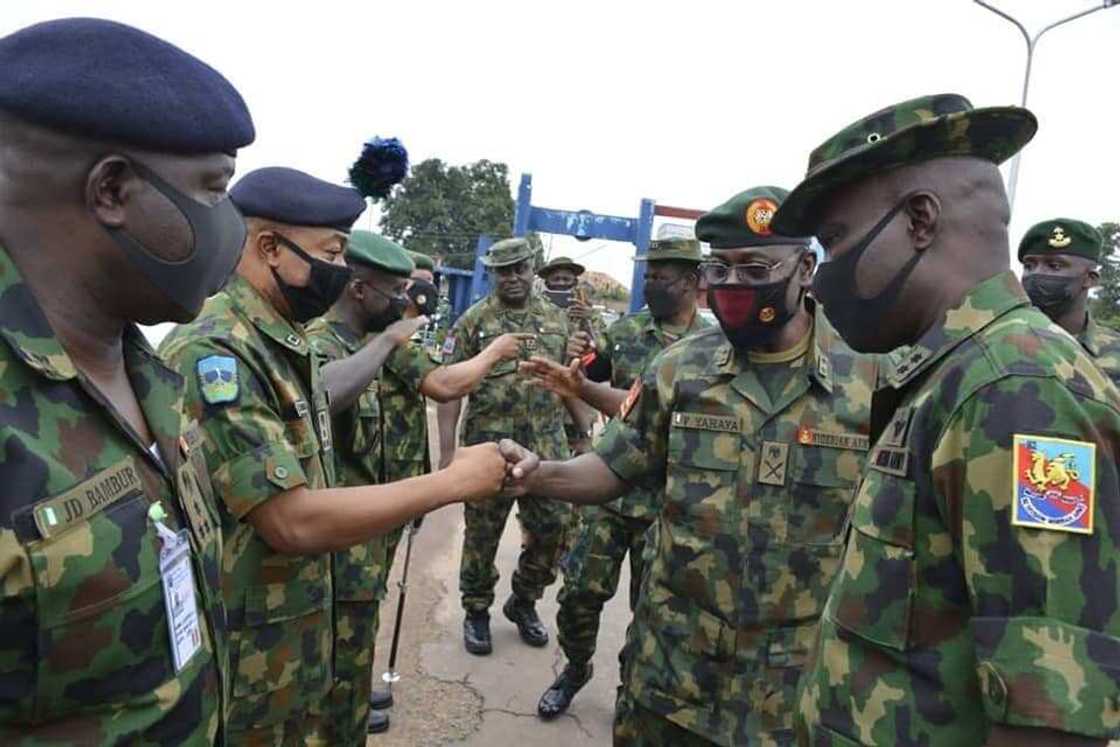 COAS Yahaya greeting top military officers
