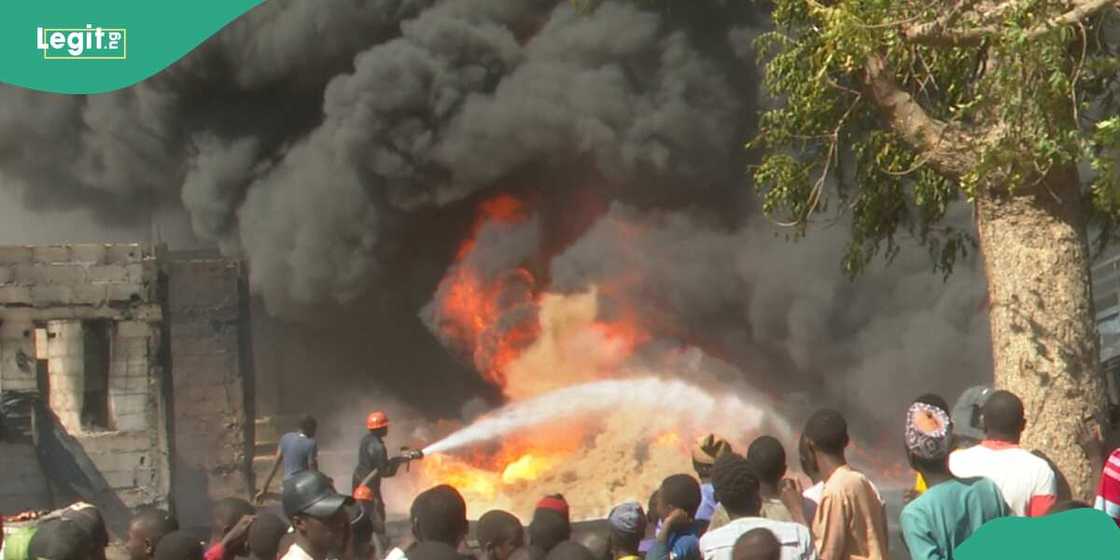 Gobara ta kona akalla shaguna 10 a kasuwar wayoyi ta jihar Kwara Gobara ta kona akalla shaguna 10 a kasuwar wayoyi ta jihar Kwara