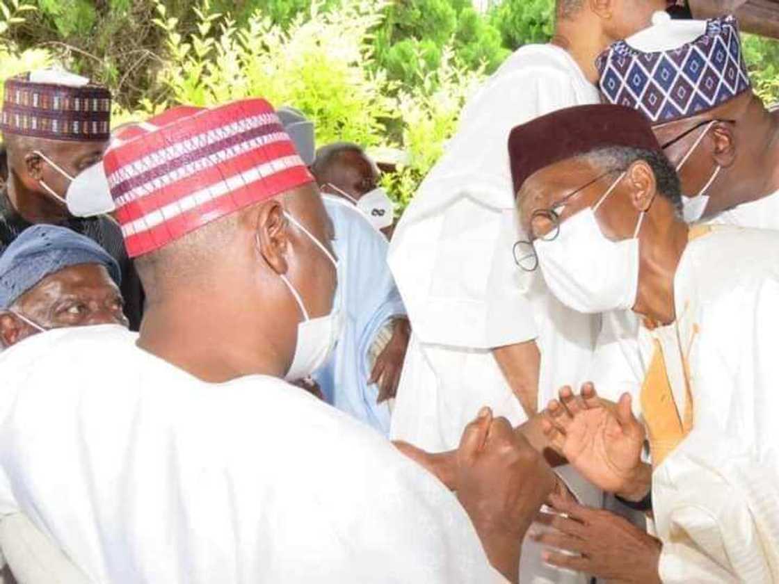 Jiga-jigan APC da PDP sun ajiye siyasa gefe, sun halarci auren 'dan Atiku da diyar Nuhu Ribadu Jiga-jigan APC da PDP sun ajiye siyasa gefe, sun halarci auren 'dan Atiku da diyar Nuhu Ribadu