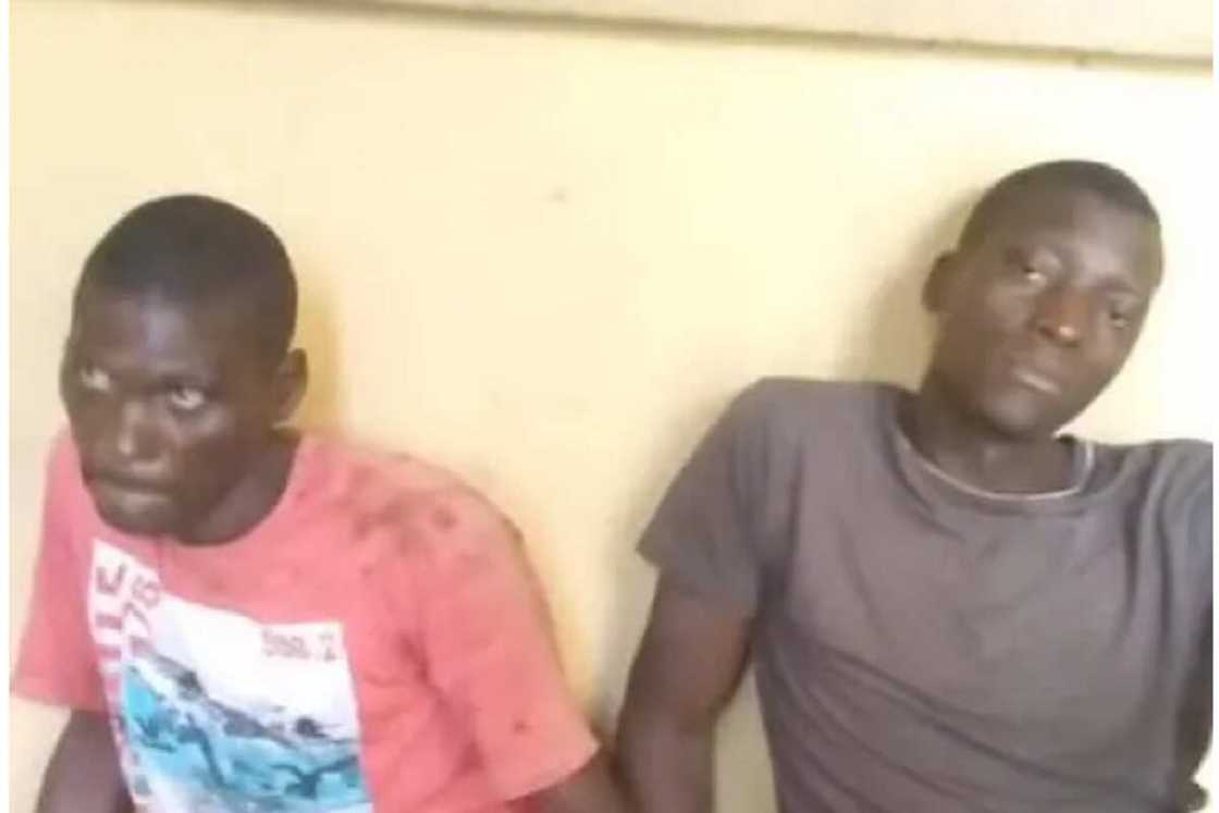 Wadanda ake zargi da fashin mota Wadanda ake zargi da fashin mota